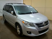 2010 VOLKSWAGEN ROUTAN 2V4RW3D15AR407352