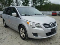 2010 VOLKSWAGEN ROUTAN 2V4RW3D17AR324960