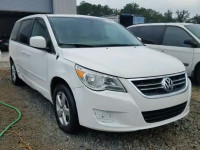 2010 VOLKSWAGEN ROUTAN 2V4RW3D10AR236588