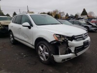 2013 VOLKSWAGEN TOUAREG HY WVGEG9BPXDD001571