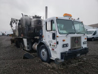 1993 PETERBILT 320 1XPZKA9X9PD707252