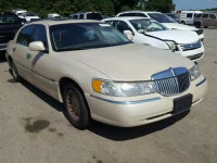 1999 LINCOLN TOWN CAR 1LNHM83W2XY665608