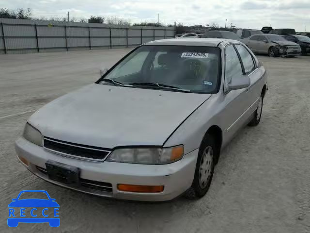 1996 HONDA ACCORD DX 1HGCD5684TA122730 зображення 1