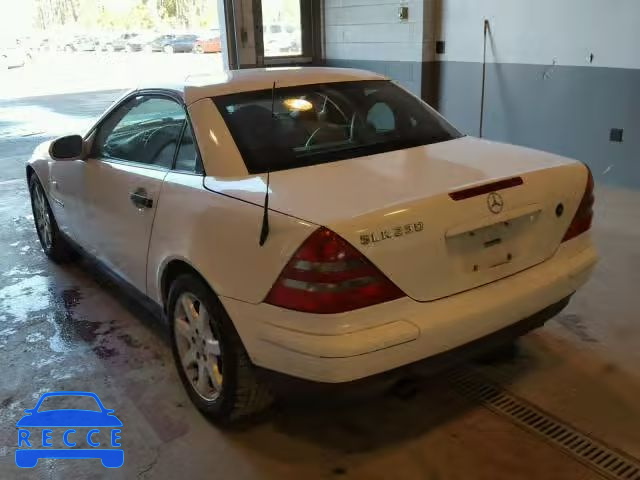 2000 MERCEDES-BENZ SLK 230 KO WDBKK47F4YF154089 image 2