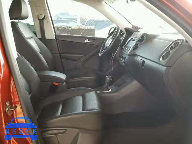 2011 VOLKSWAGEN TIGUAN S WVGAV7AX0BW000957 image 4
