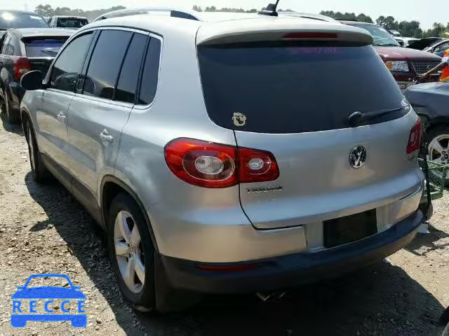 2010 VOLKSWAGEN TIGUAN WVGAV7AX6AW536696 Bild 2