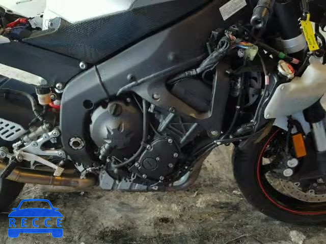 2009 YAMAHA YZFR6 JYARJ16E09A015503 Bild 6