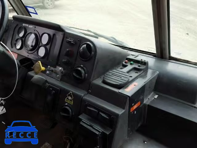 2001 FREIGHTLINER CHASSIS 4UZAARBW91CH52558 image 8