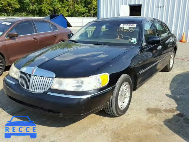 1998 LINCOLN TOWN CAR 1LNFM82W2WY715253 Bild 1