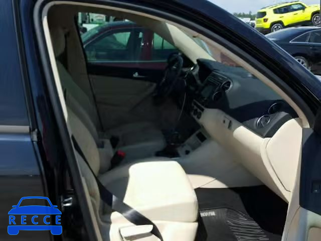 2017 VOLKSWAGEN TIGUAN WVGAV7AXXHW513240 image 4
