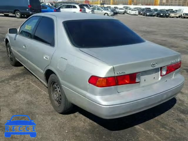 2000 TOYOTA CAMRY 4T1BG22K0YU658299 image 2