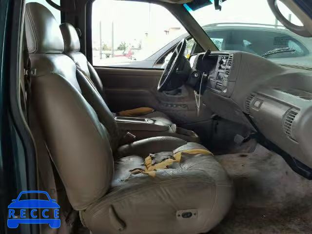 1996 CHEVROLET SUBURBAN 1GNEC16R2TJ417893 Bild 4