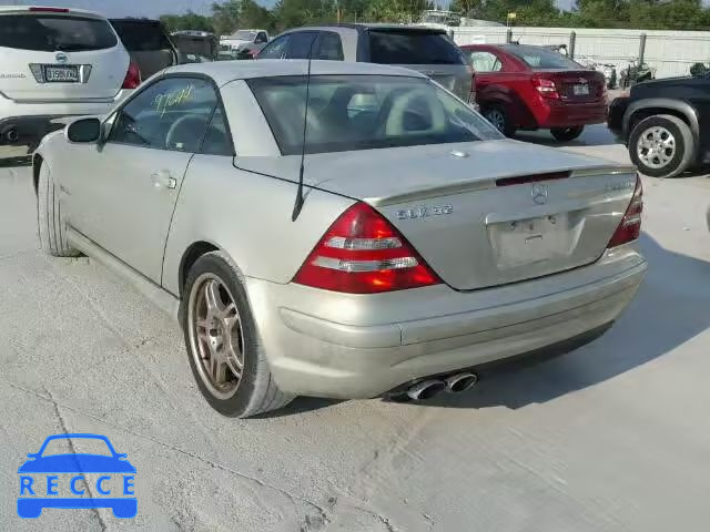 2002 MERCEDES-BENZ SLK WDBKK66F42F266220 image 2