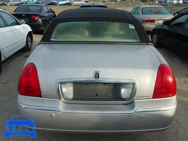 2005 LINCOLN TOWN CAR 1LNHM81WX5Y634915 image 8