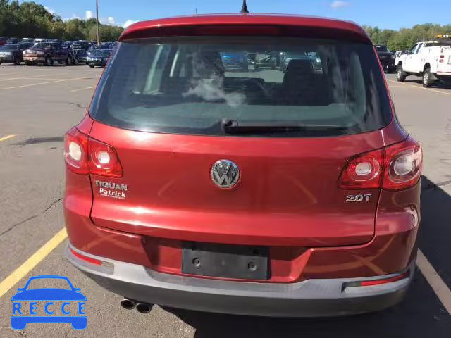 2010 VOLKSWAGEN TIGUAN WVGCV7AX9AW000642 image 4