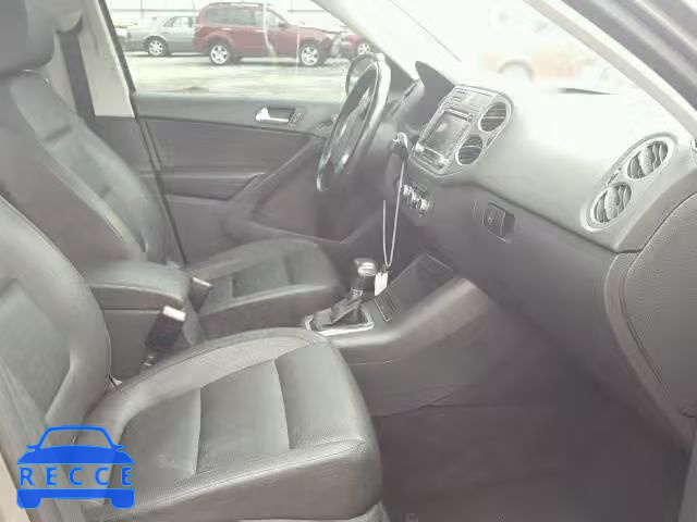 2010 VOLKSWAGEN TIGUAN WVGAV7AX1AW513231 image 4