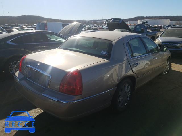 2004 LINCOLN TOWNCAR 1LNHM81W94Y657181 image 3