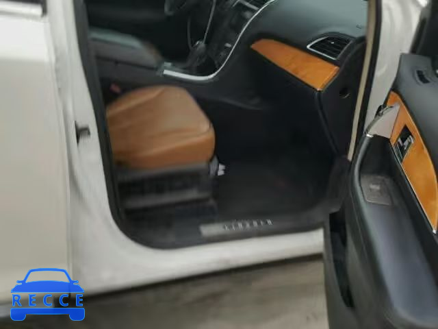 2011 LINCOLN MKX 2LMDJ8JK3BBJ28859 Bild 4