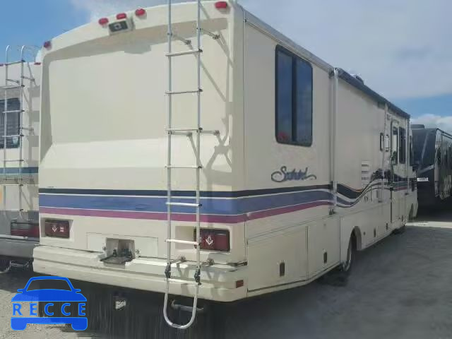 1995 CHEVROLET P30 1GBLP37NXS3305149 image 3