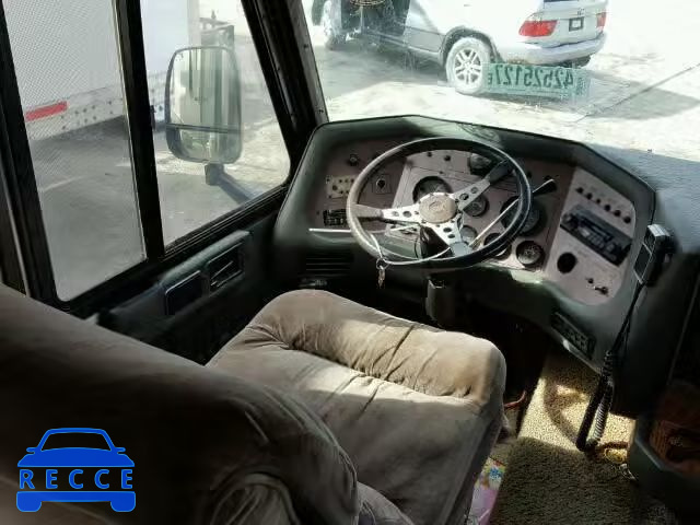 1987 CHEVROLET MOTORHOME 1GBKP37W5G3334313 image 4