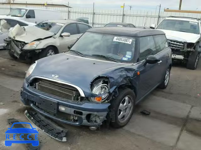 2010 MINI COOPER CLU WMWML3C5XATX37415 Bild 1