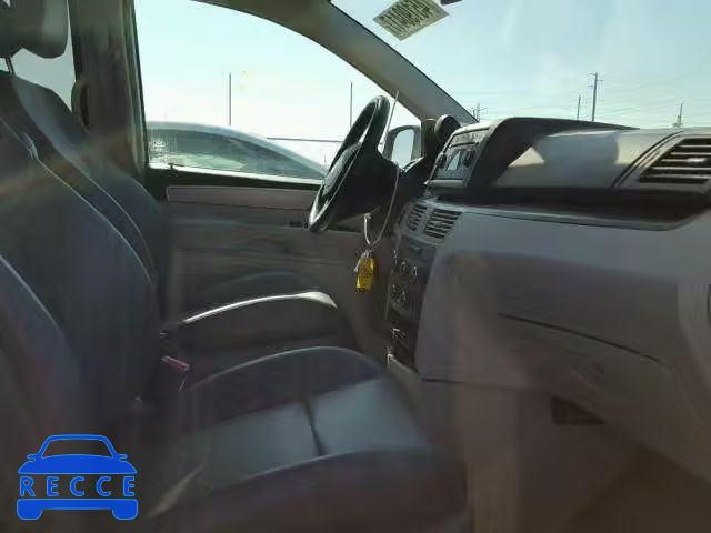 2011 VOLKSWAGEN ROUTAN 2V4RW3DG2BR642801 image 4