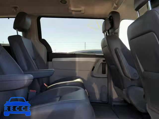 2011 VOLKSWAGEN ROUTAN 2V4RW3DG2BR642801 image 5