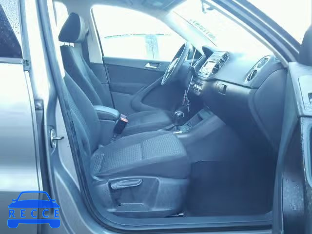 2011 VOLKSWAGEN TIGUAN S WVGAV7AXXBW513763 image 4
