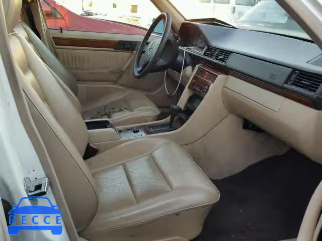 1995 MERCEDES-BENZ E 320 BASE WDBEA32E8SC253550 image 4