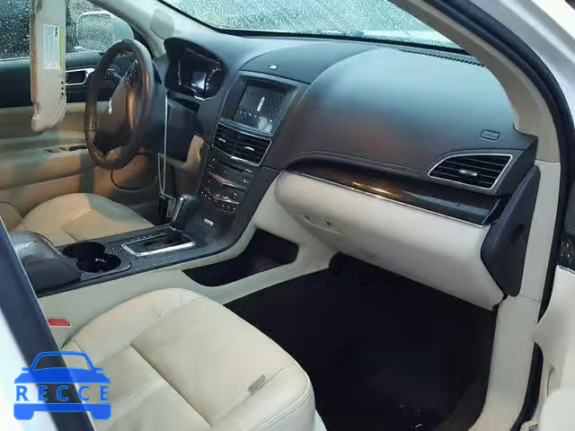 2016 LINCOLN MKT 2LMHJ5AT5GBL01314 image 4