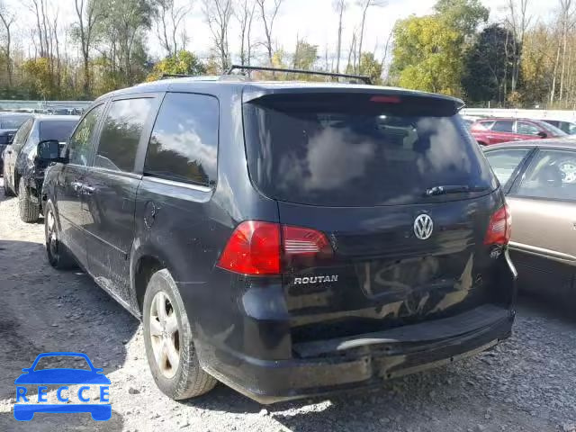 2011 VOLKSWAGEN ROUTAN SEL 2V4RW6DG1BR717618 image 2