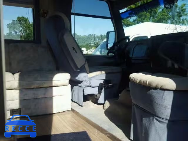 1995 CHEVROLET P30 1GBLP37N7S3306923 image 4