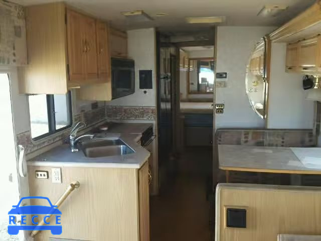 1999 FORD RV 3FCNF53S1XJA28400 image 5