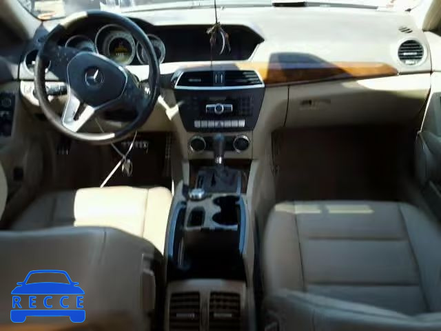 2012 MERCEDES-BENZ C 250 WDDGF4HB0CA643804 зображення 8