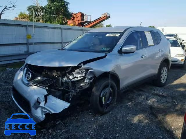 2015 NISSAN ROGUE S KNMAT2MVXFP545975 Bild 1