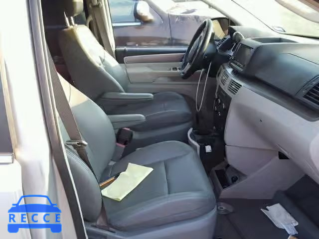 2011 VOLKSWAGEN ROUTAN 2V4RW3DG6BR670472 image 4