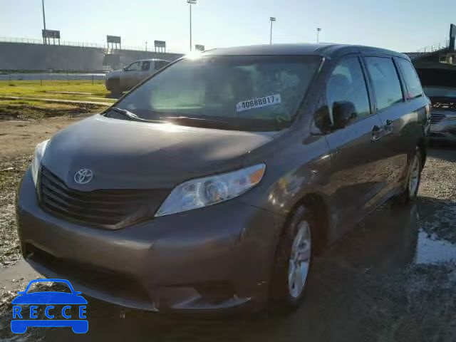 2017 TOYOTA SIENNA BAS 5TDZZ3DC9HS800887 image 1