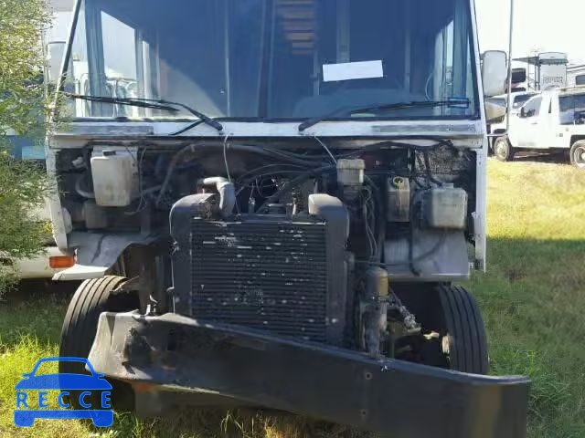 1998 FREIGHTLINER CHASSIS 4UZA4FF46WC911541 Bild 9