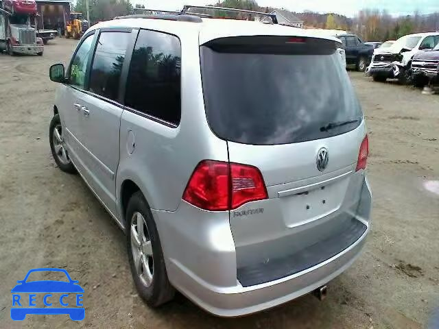 2011 VOLKSWAGEN ROUTAN 2V4RW3DG3BR806296 image 2