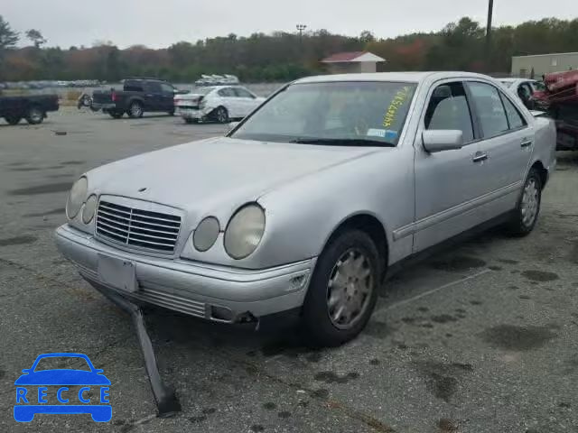 1998 MERCEDES-BENZ E 320 4MAT WDBJF82F7WX003852 Bild 1