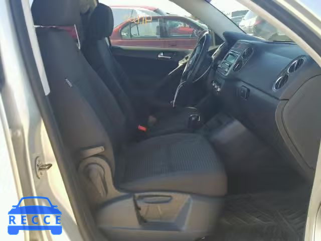 2011 VOLKSWAGEN TIGUAN S WVGAV7AX4BW513046 image 4