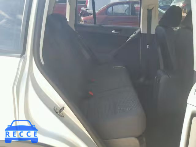 2011 VOLKSWAGEN TIGUAN S WVGAV7AX4BW513046 image 5