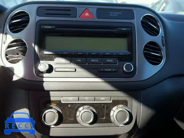 2011 VOLKSWAGEN TIGUAN S WVGAV7AX3BW000113 image 8