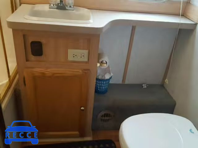 1999 CHEVROLET MOTORHOME 1GBLP37J0X3301700 зображення 8