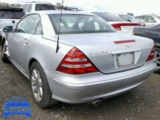 2002 MERCEDES-BENZ SLK 230 KO WDBKK49F82F251252 image 2