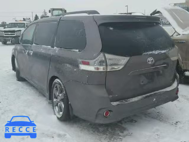 2017 TOYOTA SIENNA SE 5TDXZ3DC0HS856207 зображення 2