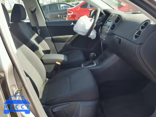 2011 VOLKSWAGEN TIGUAN S WVGAV7AX2BW505625 image 4