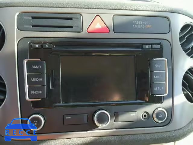 2011 VOLKSWAGEN TIGUAN S WVGBV7AX4BW000738 image 8