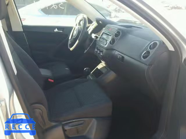 2011 VOLKSWAGEN TIGUAN S WVGBV7AX1BW524929 image 4