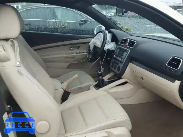 2008 VOLKSWAGEN EOS TURBO WVWAA71FX8V045300 image 4